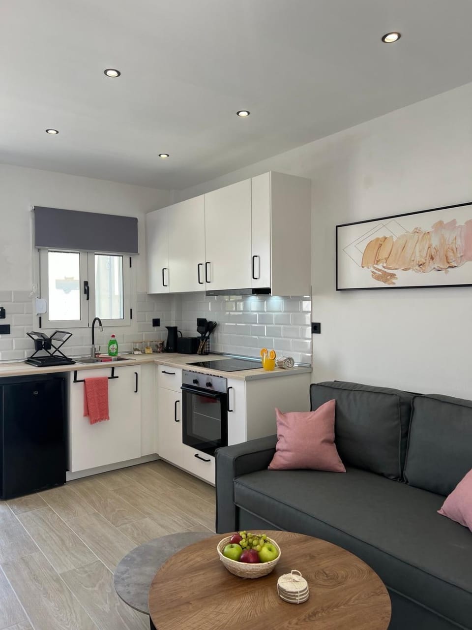 Coffee/tea facilities, Kitchen or kitchenette, oven, stove, toaster