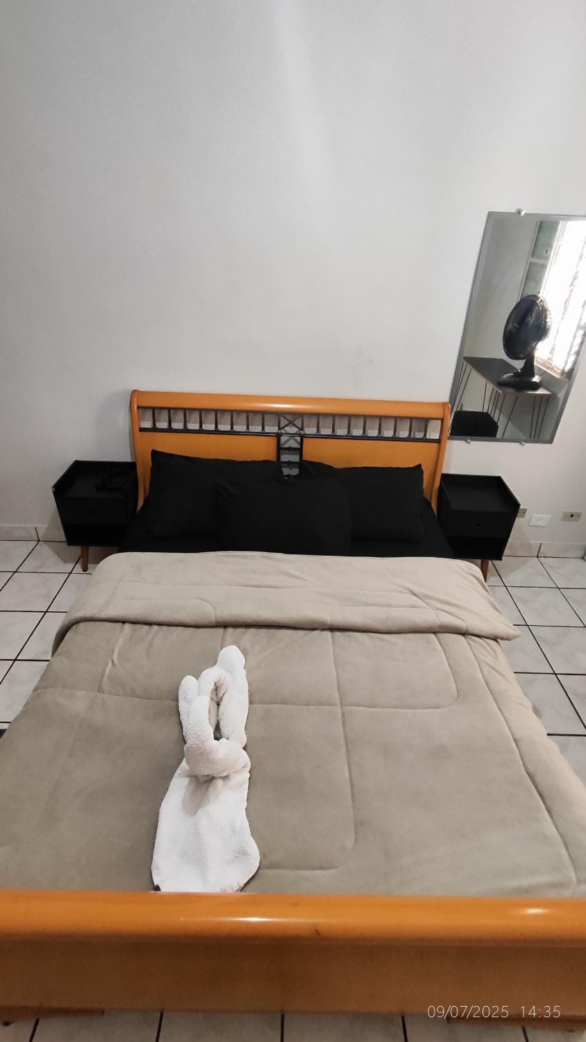 Quarto Individual CAMA QUEEN muito perto do Aeroporto GRU Vacation rental in Guarulhos