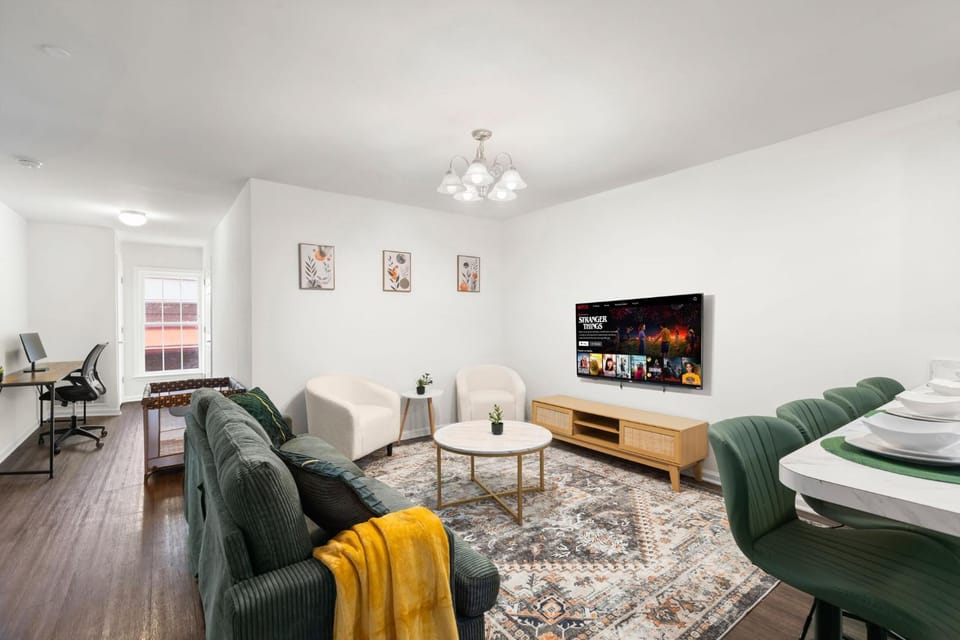 Communal lounge/ TV room, TV and multimedia, Seating area