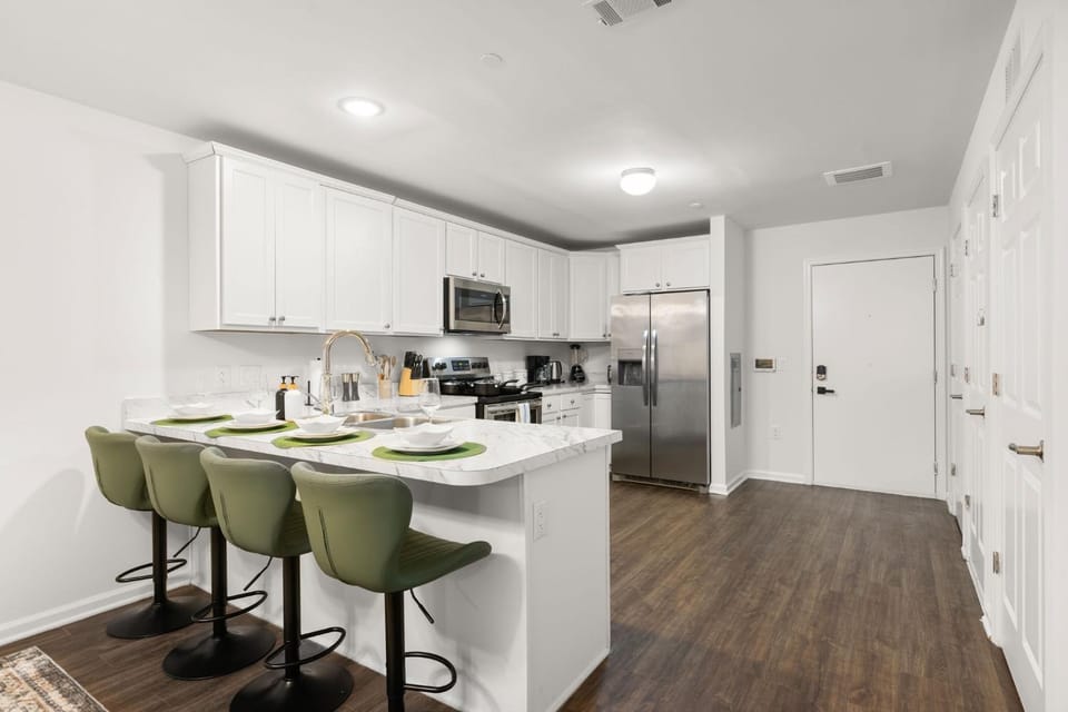 Coffee/tea facilities, Kitchen or kitchenette, Dining area, oven, toaster