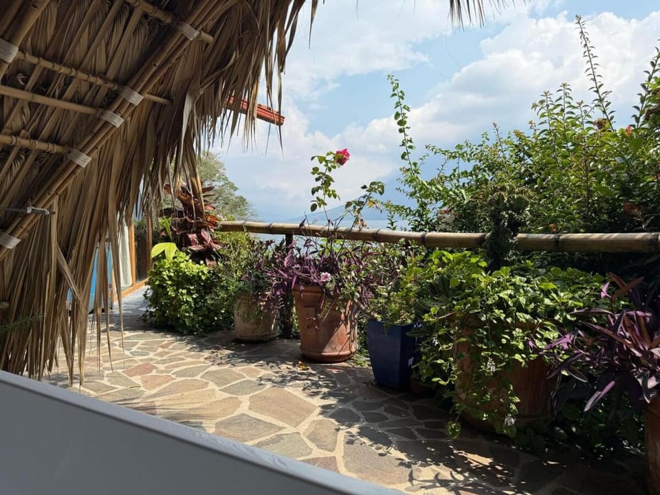 2-story Lakefront castita, beach, kitchen, sauna House in Sololá Department