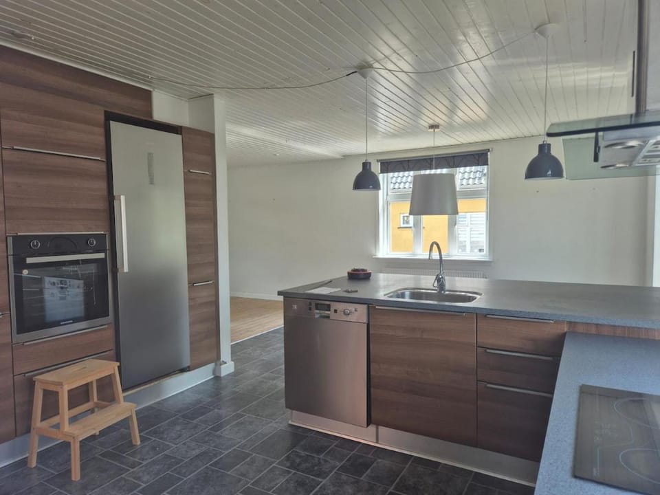 Kitchen or kitchenette, oven