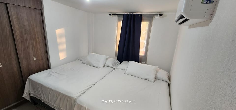 Bed, Photo of the whole room, Bedroom, air conditioner