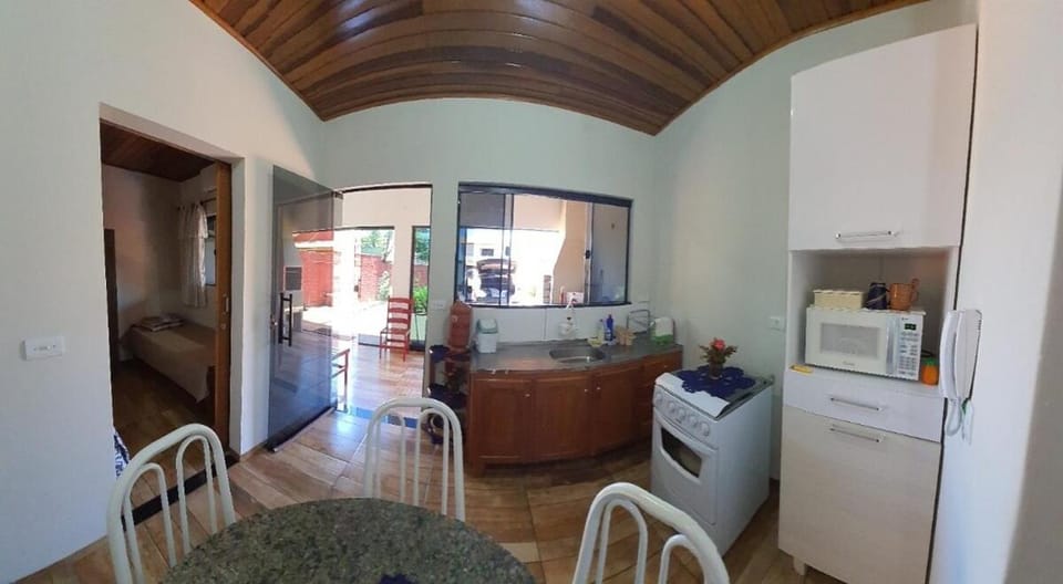 KitNet Dona Mara em Itambaracá-PR House in State of Paraná