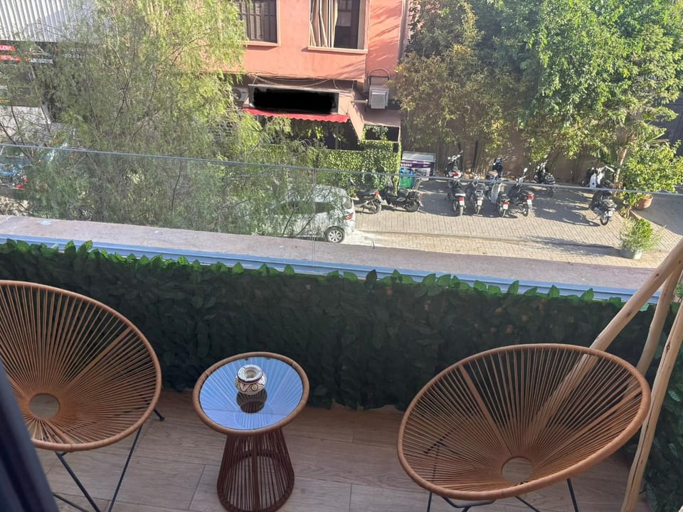 Balcony/Terrace, Street view