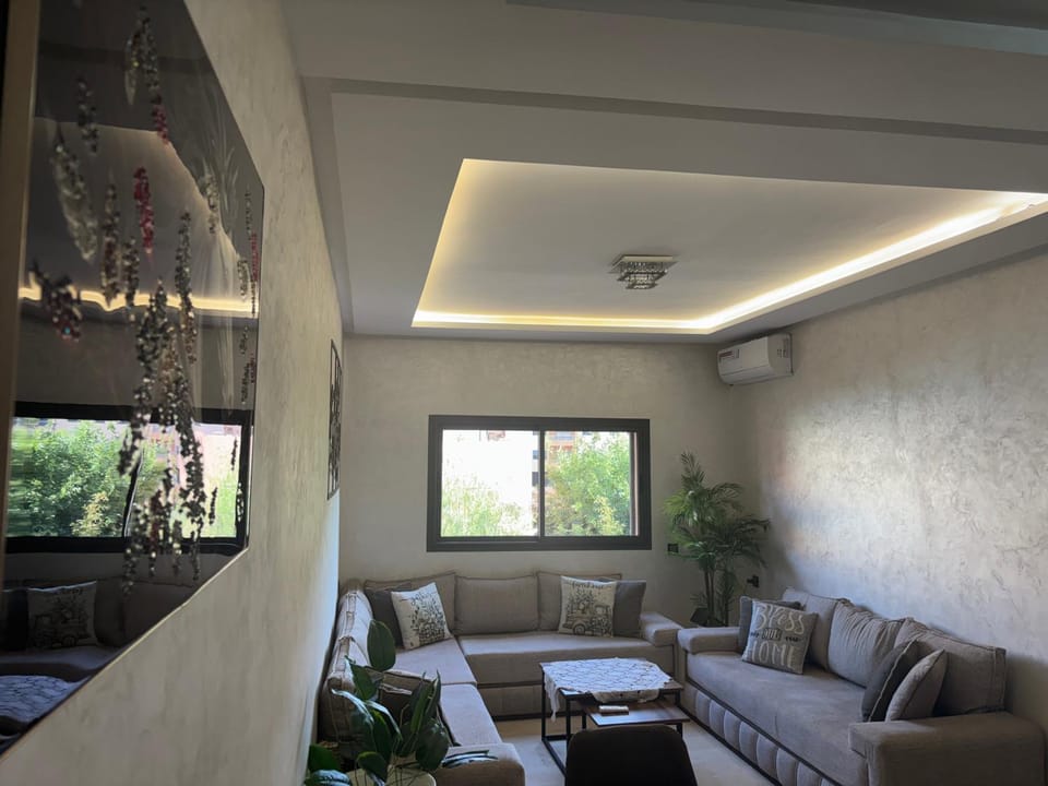 TV and multimedia, Living room, Seating area, air conditioner