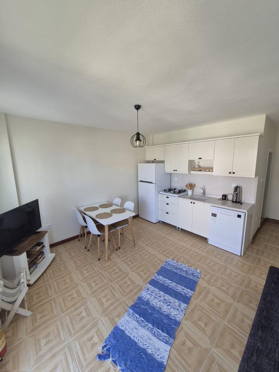 Kitchen or kitchenette, Dining area, dishwasher, pet friendly, stove