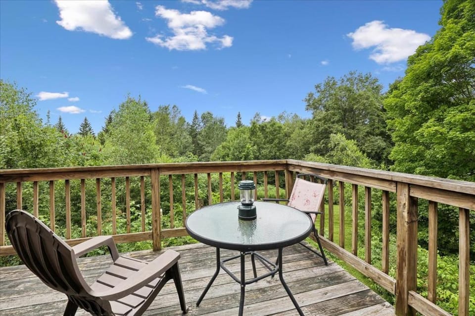 Four Seasons Chalet House in Waterbury Center