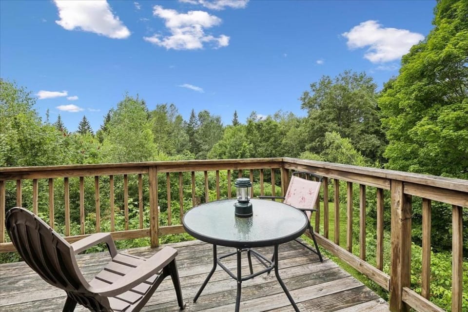 Four Seasons Chalet House in Waterbury Center