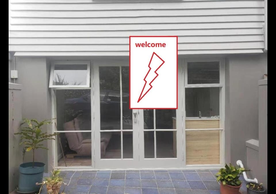 1 Queen Bed and 1 Sofa Bed, Serviced Studio B Apartment in Auckland