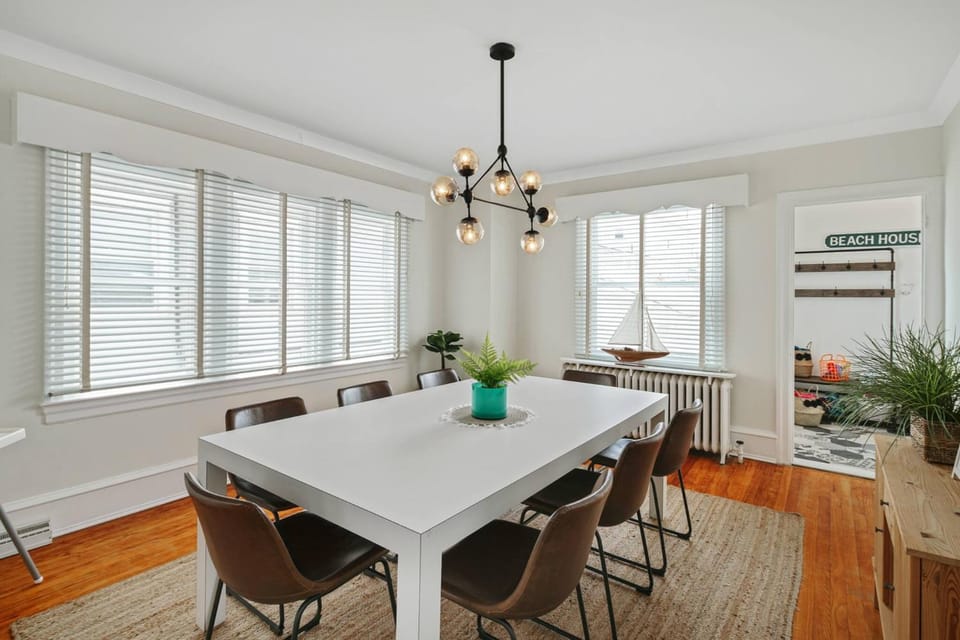 Seating area, Dining area