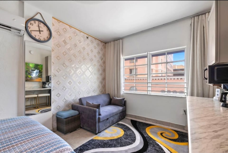 Kitchen or kitchenette, Living room, Seating area
