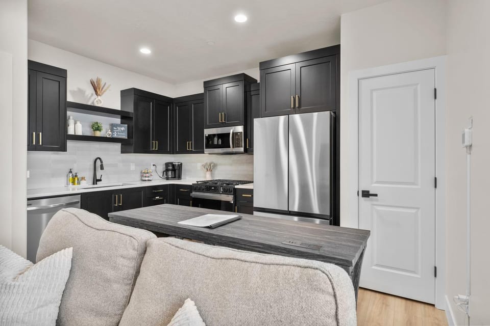 1 - Modern Loft Getaway 25 Min to Zion, Walk to Food and Parks Apartment in Hurricane