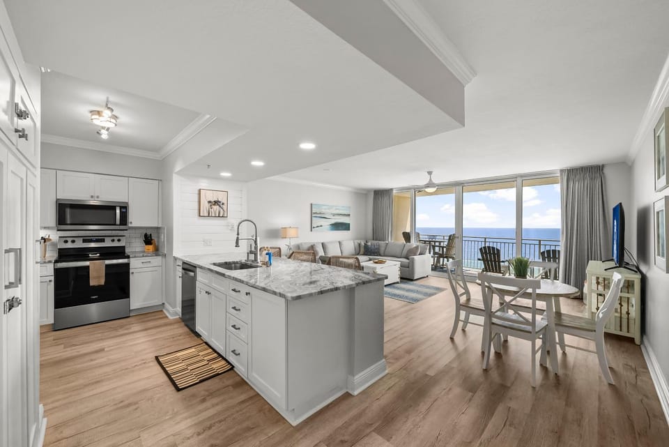 Kitchen or kitchenette, dishwasher