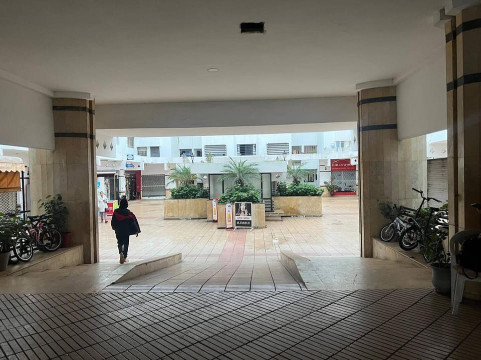 Chambre pour une femme ou pour un couple dans un Appartement de luxe bien situé et bien équipé Vacation rental in Rabat