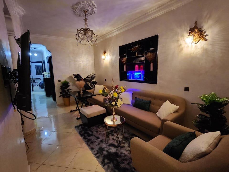 Chambre pour une femme ou pour un couple dans un Appartement de luxe bien situé et bien équipé Vacation rental in Rabat