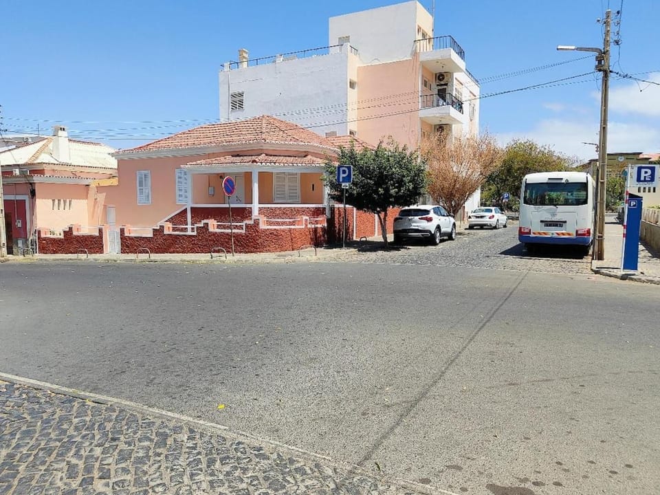 Neighbourhood, Street view, Location