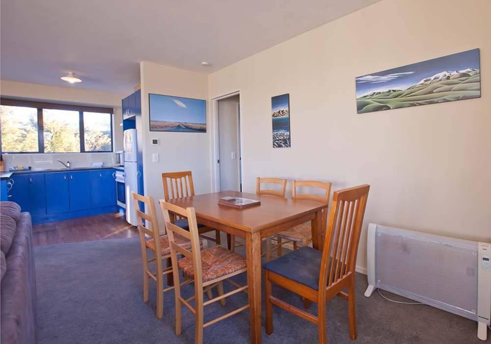 Living room, Seating area, Dining area, heating
