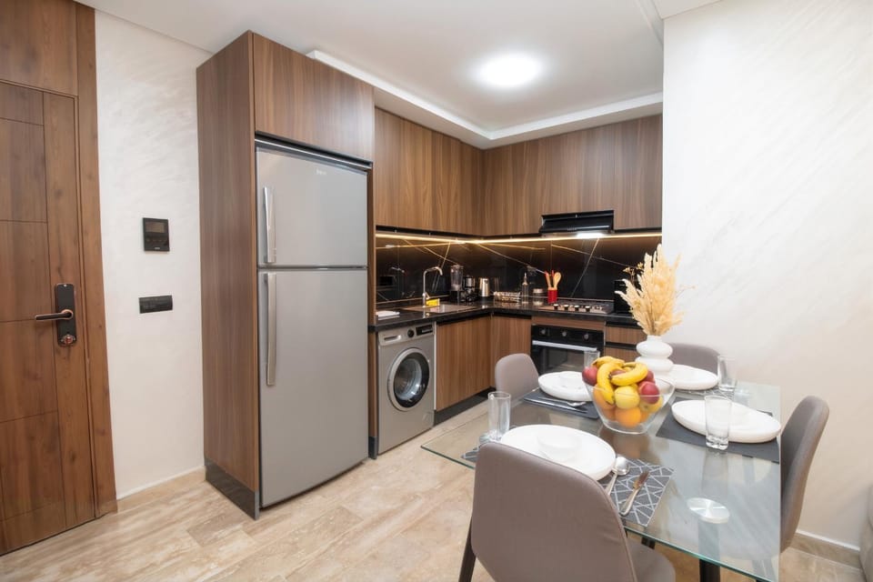 Kitchen or kitchenette, Food and drinks, Dining area, Drinks, oven, stove, washing machine, dryer