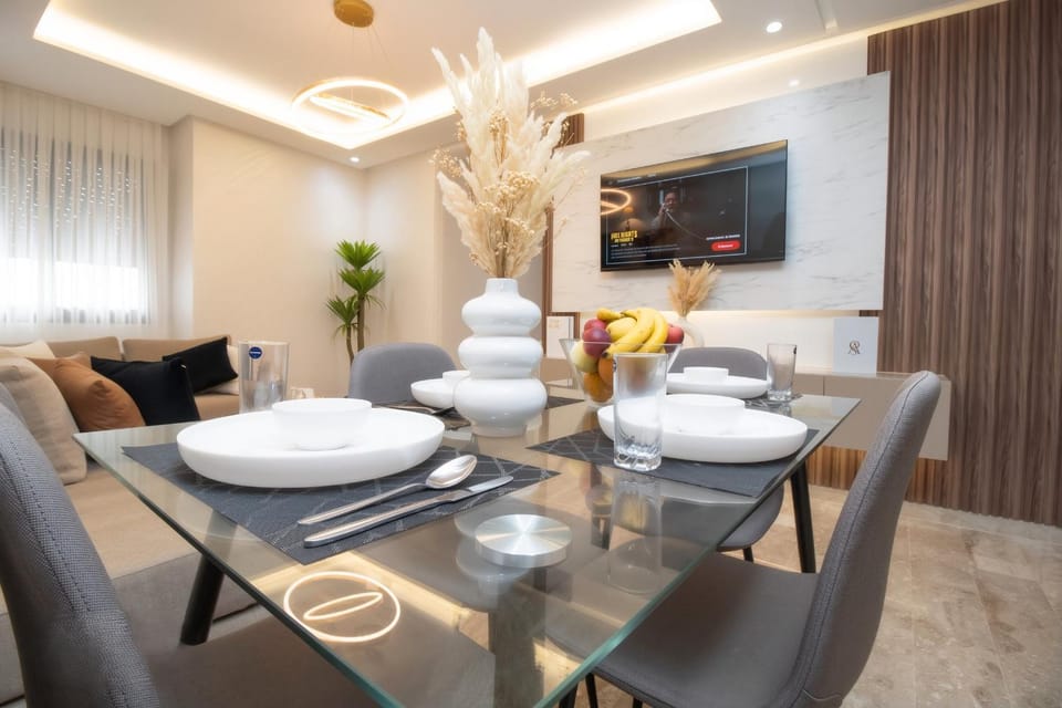 TV and multimedia, Living room, Seating area, Dining area, Evening entertainment