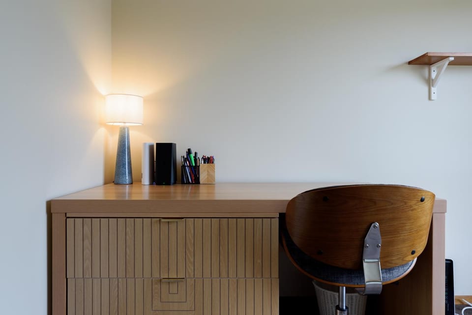 Sunny Ambleside Escape & Home Office House in Devonport