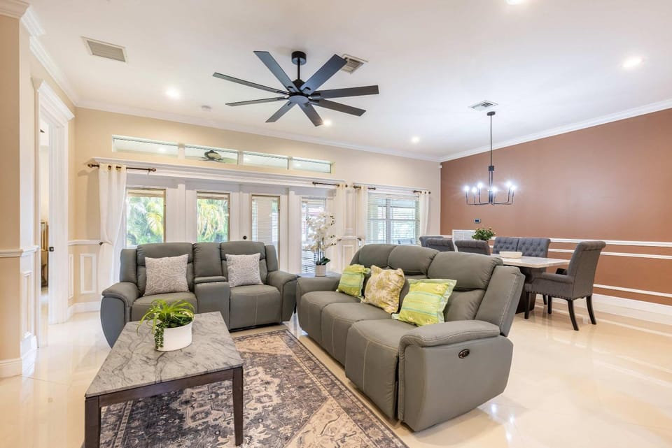 Living room, Seating area