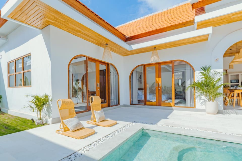 Property building, Day, Natural landscape, Balcony/Terrace, Pool view, Swimming pool, sunbed