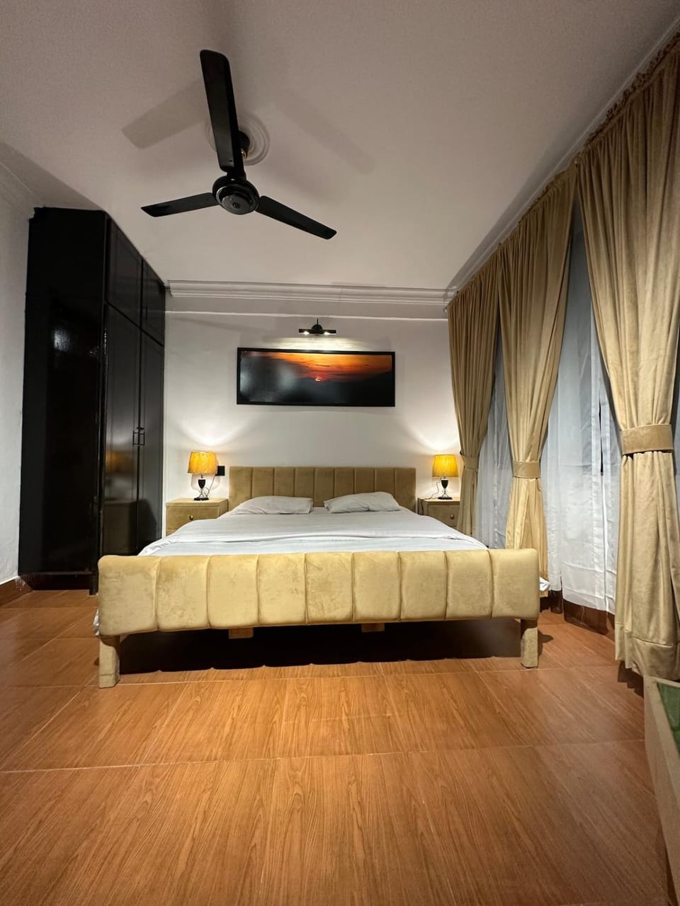Bed, Photo of the whole room, Bedroom