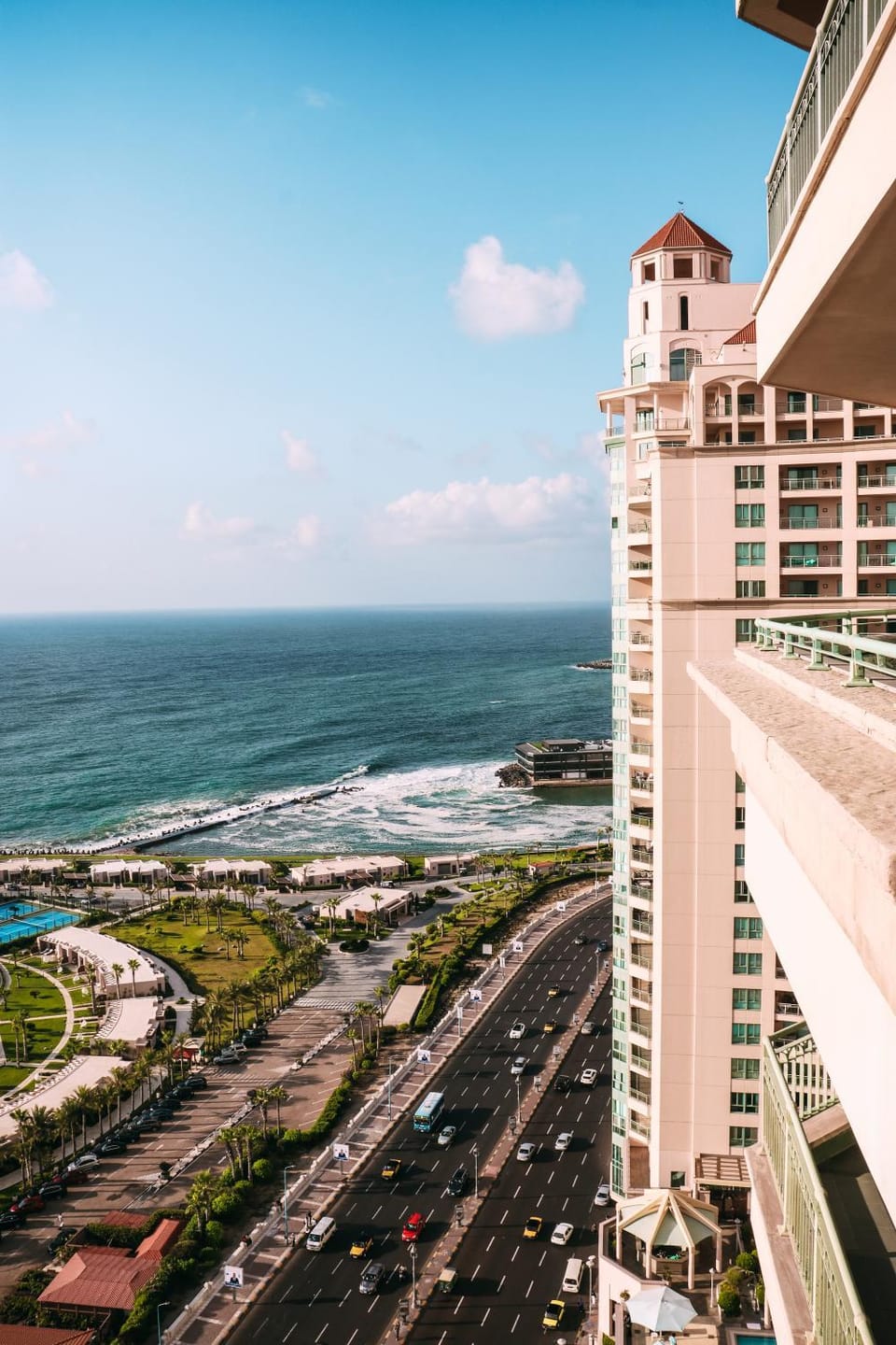 Property building, Nearby landmark, Bird's eye view, City view, Sea view