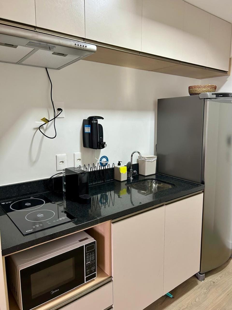 Coffee/tea facilities, Kitchen or kitchenette, oven, stove, toaster