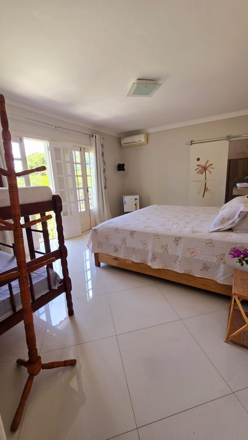 Casa Clorophila, suíte master completa com banheira, para 3 hóspedes Bed and Breakfast in Vila Velha