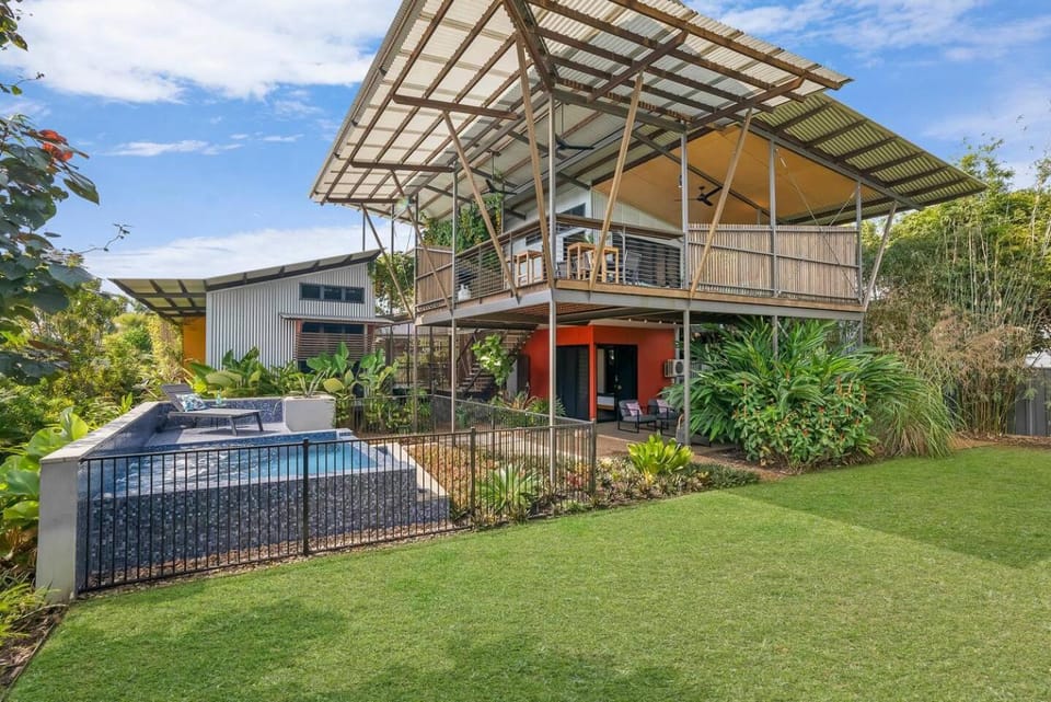 Property building, Garden, Other, Swimming pool, sunbed