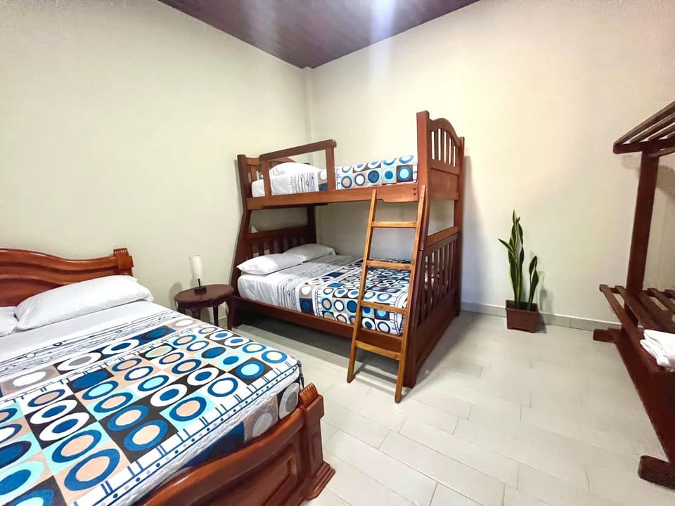 Bedroom, bunk bed