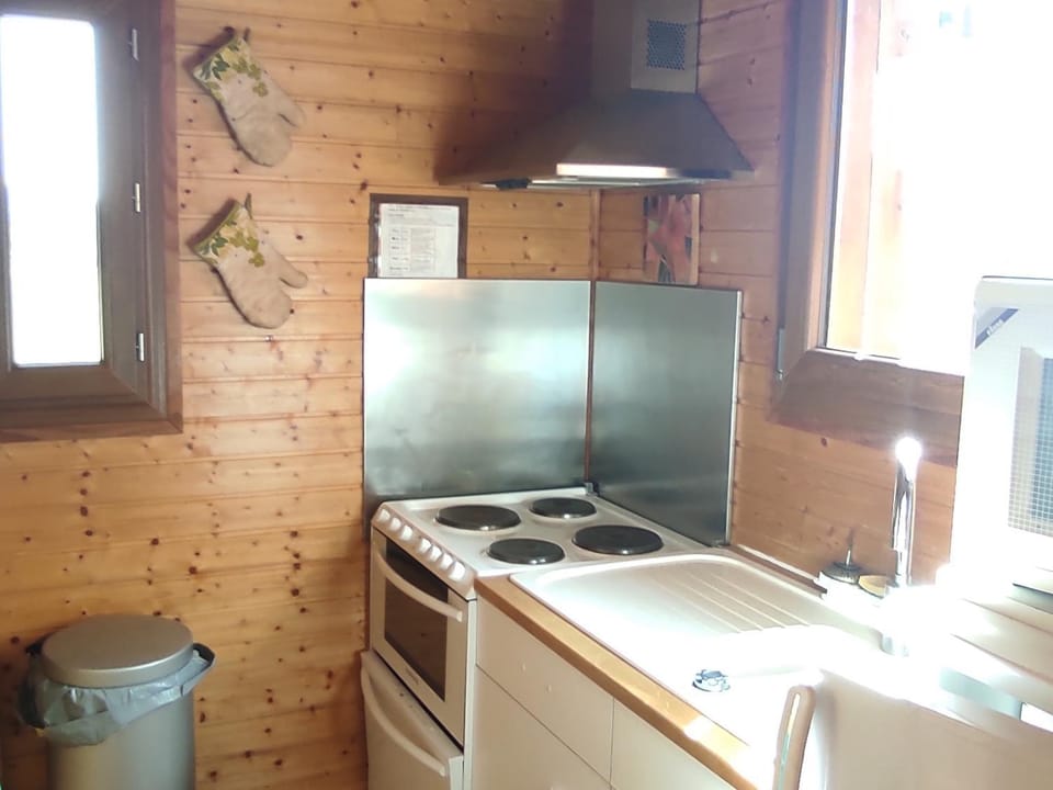 Chalet authentique au cœur de la nature près de Super Besse - FR-1-814-143 Chalet in Besse-et-Saint-Anastaise