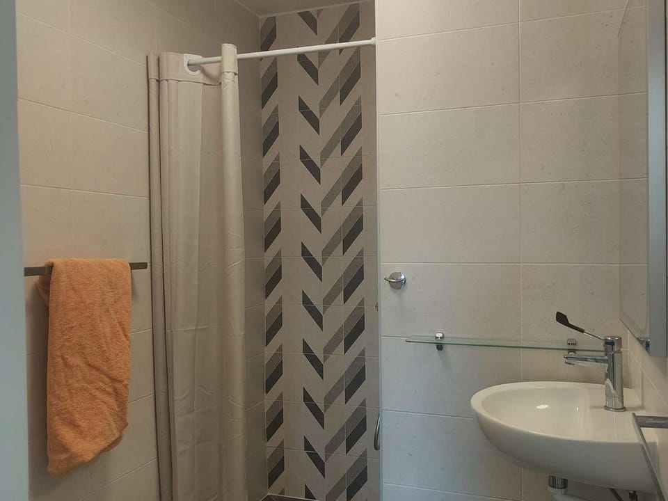 Appt 3 pièces climatisé avec wifi et parking, adapté PMR - FR-1-195-124 Apartment in Le Barcarès