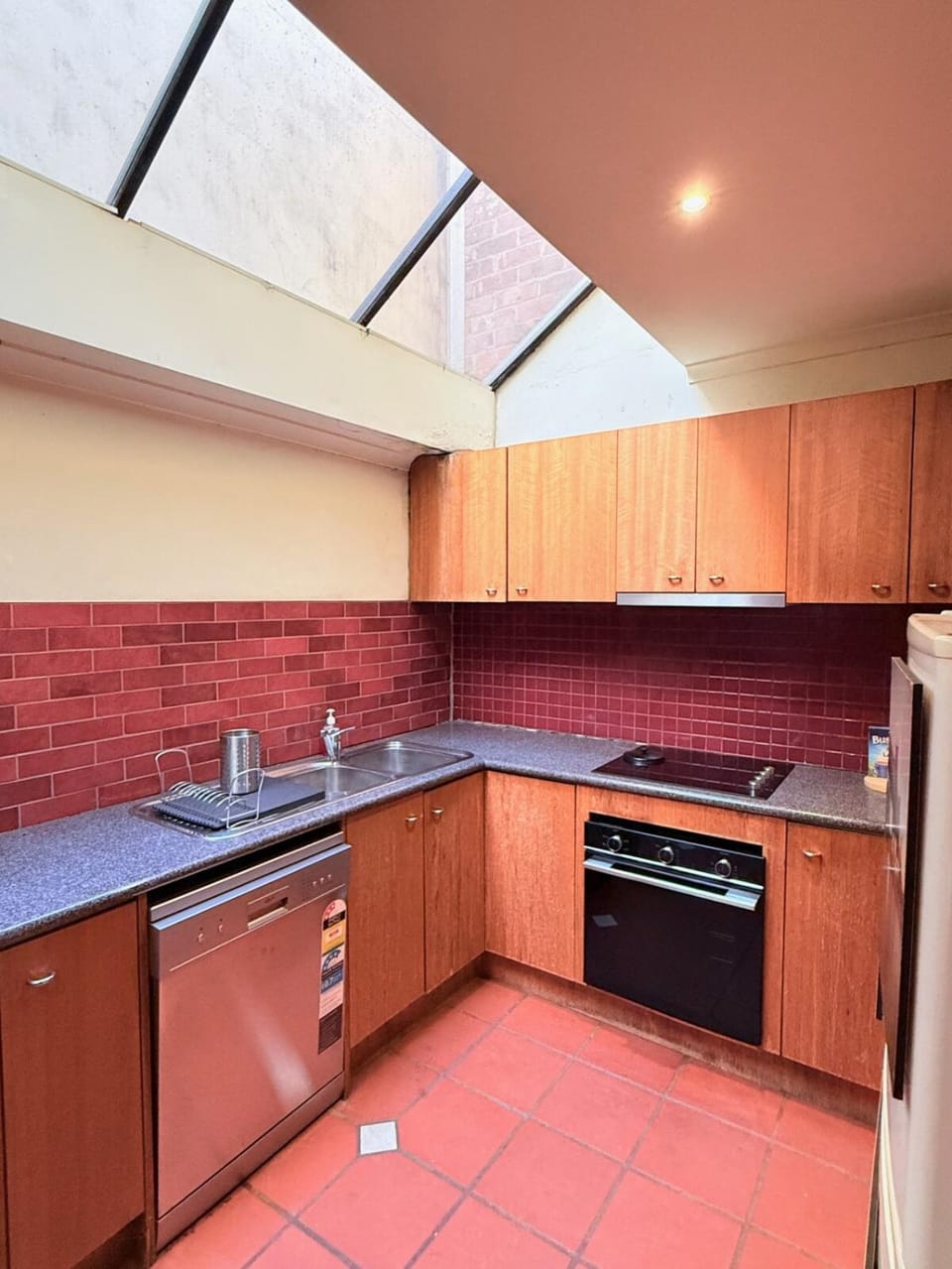 Kitchen or kitchenette, dishwasher, stove