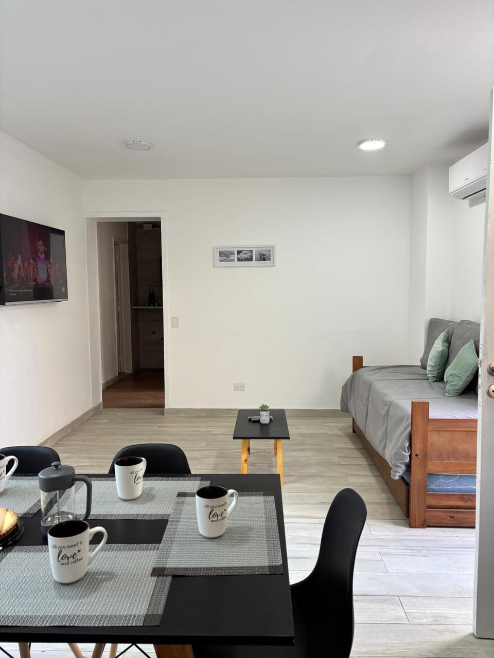 Bed, TV and multimedia, Living room, Photo of the whole room, Seating area, Dining area