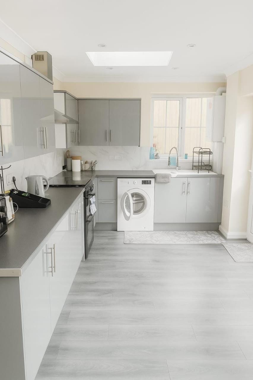 Nayla House Cozy 4BR with Garden & Parking Bed and Breakfast in England