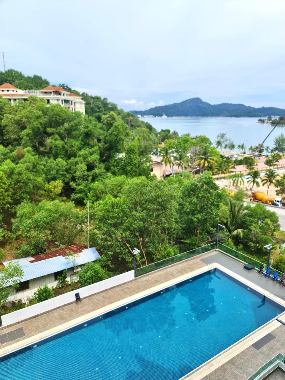 Lake view, Swimming pool