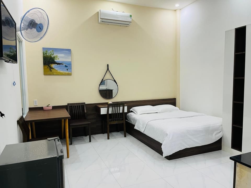 Photo of the whole room, Bedroom, air conditioner