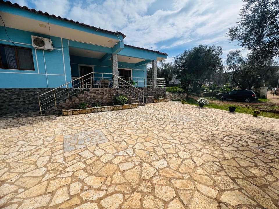 Oni Apartments Apartment in Ksamil