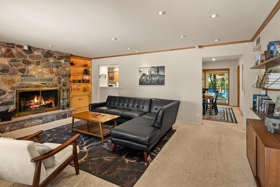 TV and multimedia, Living room, Seating area