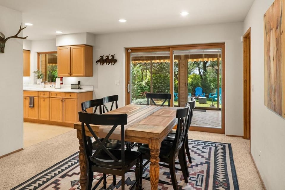 Mountain Shadows Escape with a Yoga Studio! House in Sedona