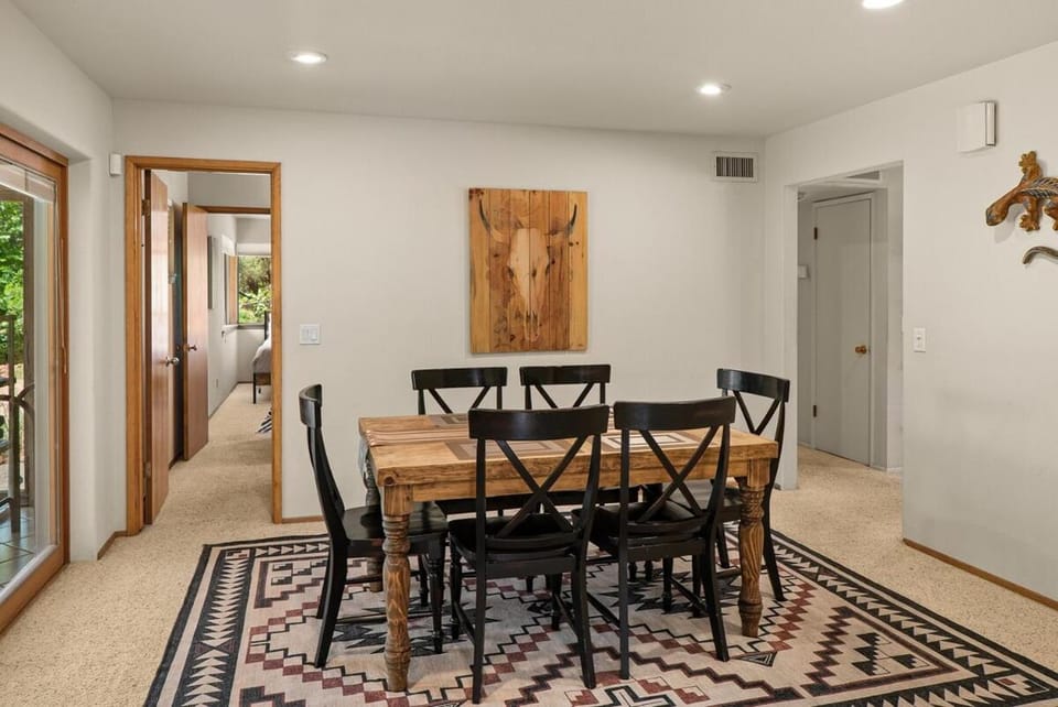 Mountain Shadows Escape with a Yoga Studio! House in Sedona