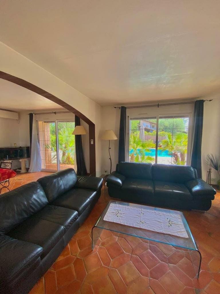 Private villa with pool Villa in Roquefort-les-Pins