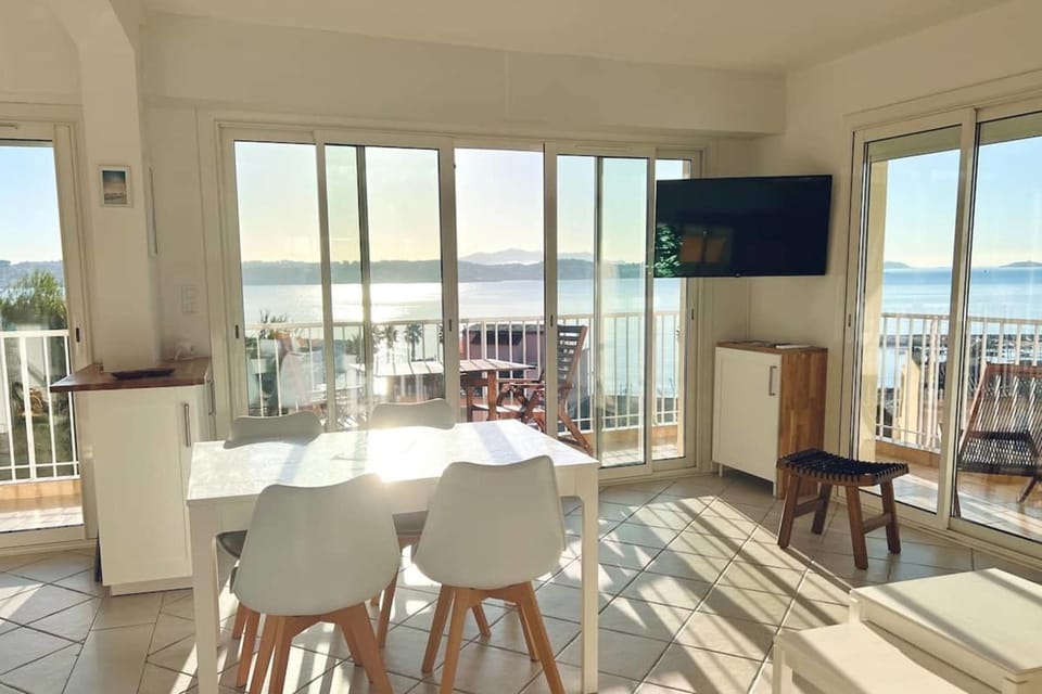 La trouvaille - port et mer grand balcon parking House in French Riviera