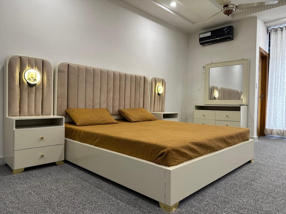 TV and multimedia, Photo of the whole room, Bedroom, air conditioner
