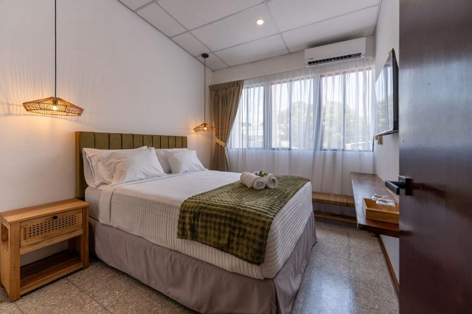 Bed, Photo of the whole room, air conditioner