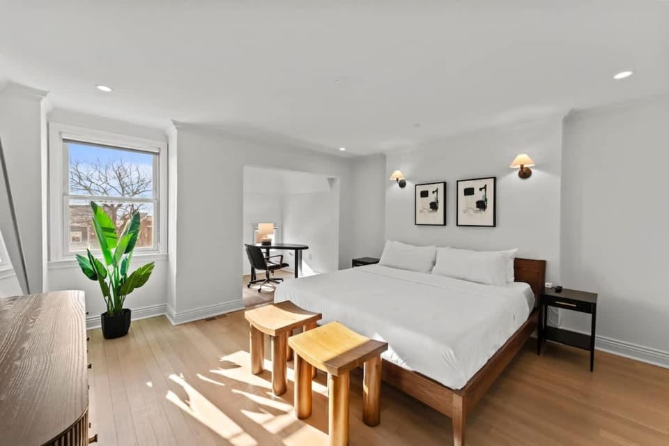 Stately DC Rowhome Spacious 7BR & 4BA #DCottage House in District of Columbia