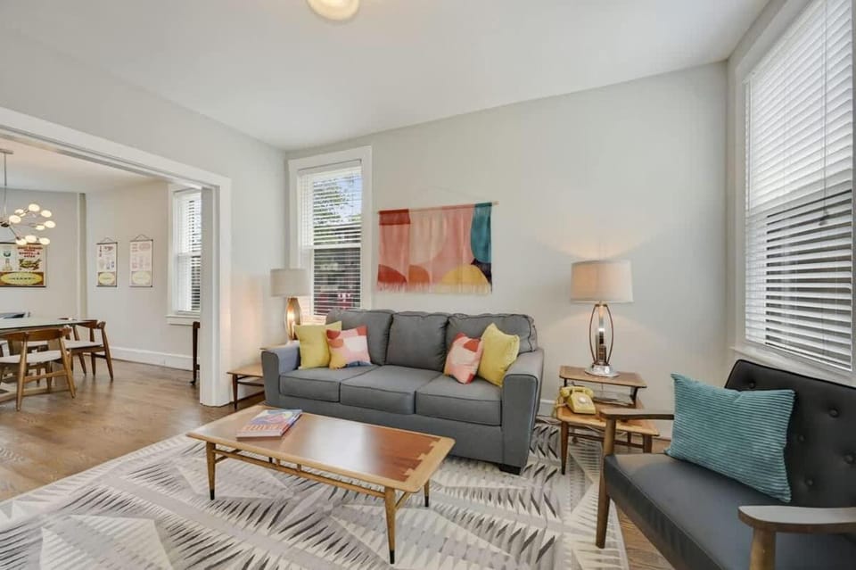 Massive Mid-Century Marvel 5 Bedrooms and Parking House in District of Columbia